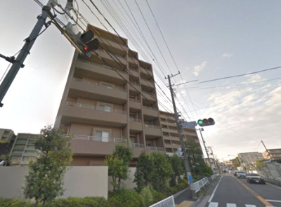 【外観】 | コスモハイセレサ YOKOHAMA EAST | 南向きにつき日照良好。奥行き2mのワイドバルコニーには靴等を洗えるスロップシンク付。