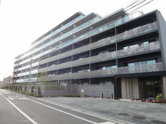 【外観】 | 家族と会話が弾む対面式キッチン採用。南東向き物件♪