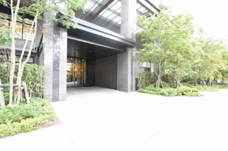 【エントランス】 | 東急東横線・東急目黒線・JR横須賀線・JR湘南新宿ライン「武蔵小杉」駅徒歩4分の好立地！JR南武線「武蔵小杉」駅徒歩7分の5路線利用可能！
