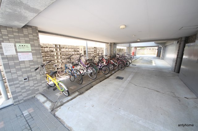 エスリード北梅田　仲介手数料無料の駐車場