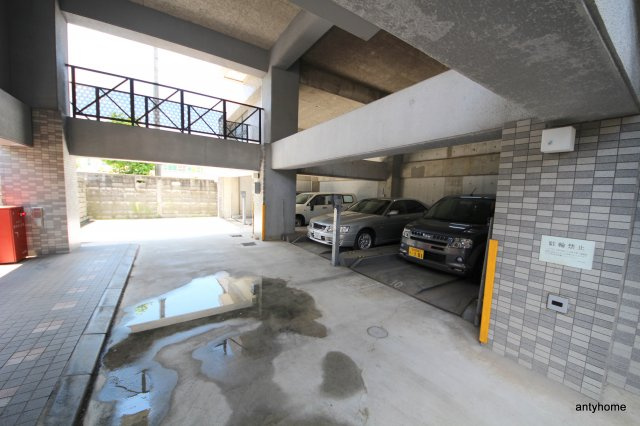 エスリード北梅田　仲介手数料無料の駐車場