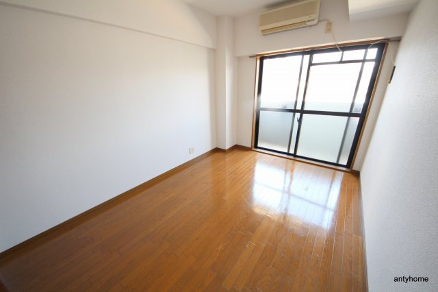 エスリード北梅田　仲介手数料無料の居間・リビング