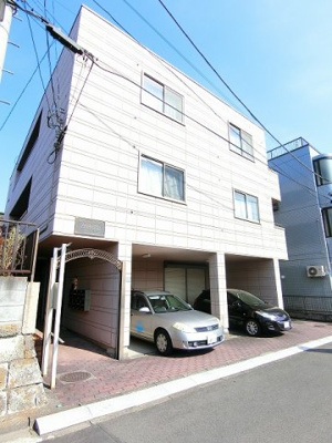 【外観】 | メゾン新百合ヶ丘 | 小田急線「新百合ヶ丘」駅まで徒歩圏内！コンビニやスーパーも近くて便利な立地の3階建てマンションです☆