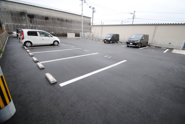 ファシリオンの駐車場