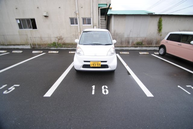 ファシリオンの駐車場