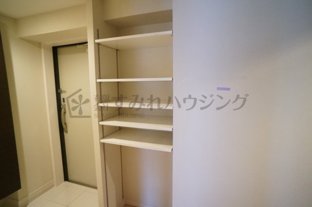 グローリーパレス中山の玄関