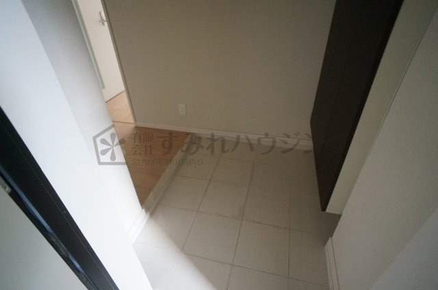 グローリーパレス中山の玄関