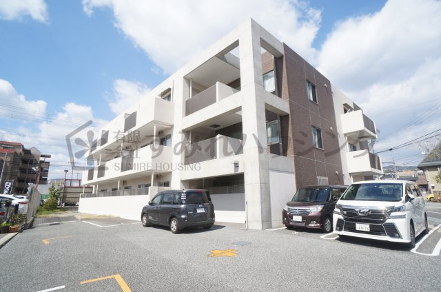 グローリーパレス中山の外観