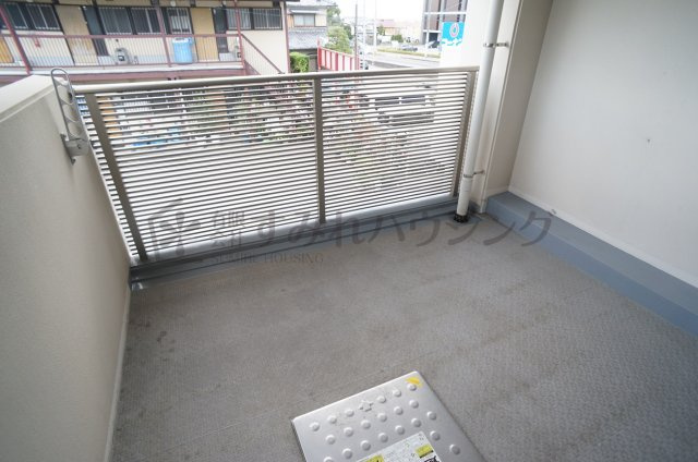 グローリーパレス中山のバルコニー