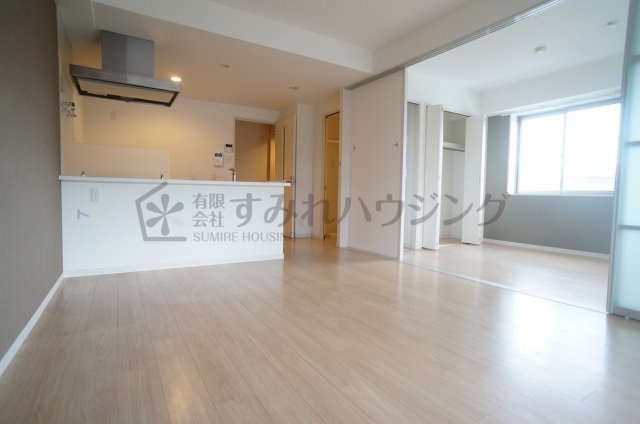 グローリーパレス中山の居間・リビング