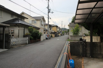 【前面道路含む現地写真】 | 大津市水明1丁目39-2 欧米風中古戸建 | 前面道路