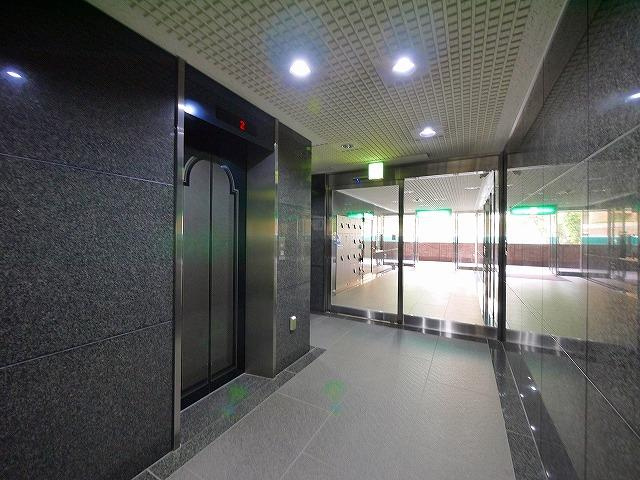 OMマンション東生駒のエントランス|建物の内部です