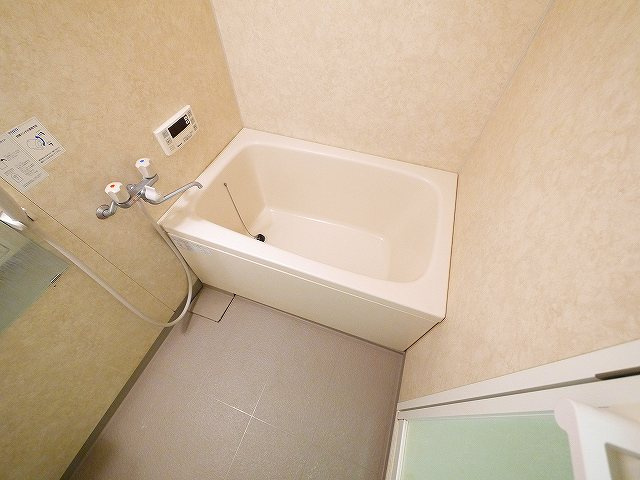 OMマンション東生駒の浴室|ゆったり過ごせるお風呂です