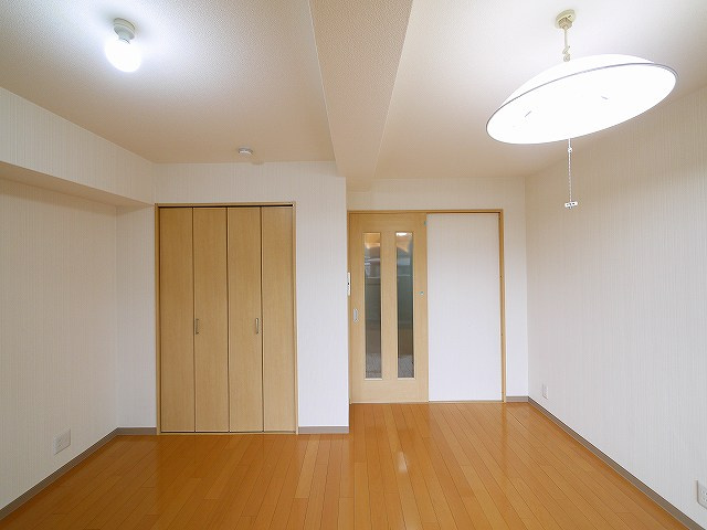 OMマンション東生駒の洋室|使い勝手のいい洋室です