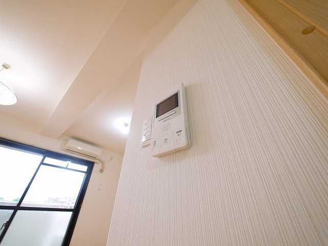 OMマンション東生駒の設備|モニター付きインターホン