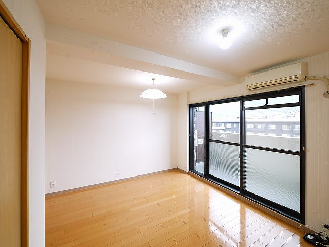 OMマンション東生駒の洋室|きれいな洋室です