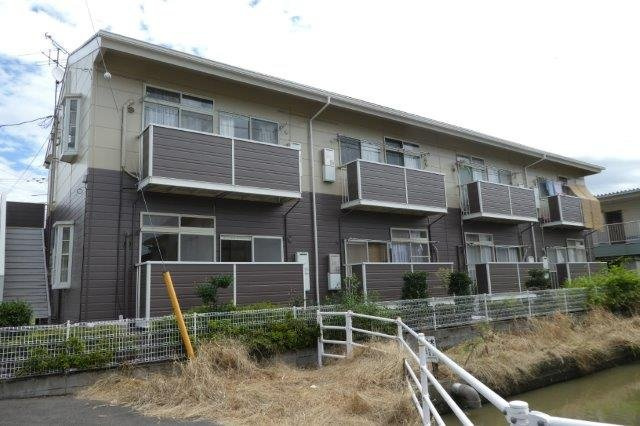 岡山市南区箕島のアパートの外観
