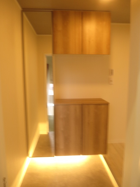 英進ビルの玄関