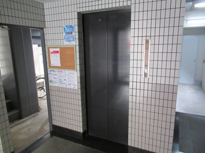 【ロビー】 | アリーヴェデルチ小阪（八戸ノ里賃貸） | エレベーターです