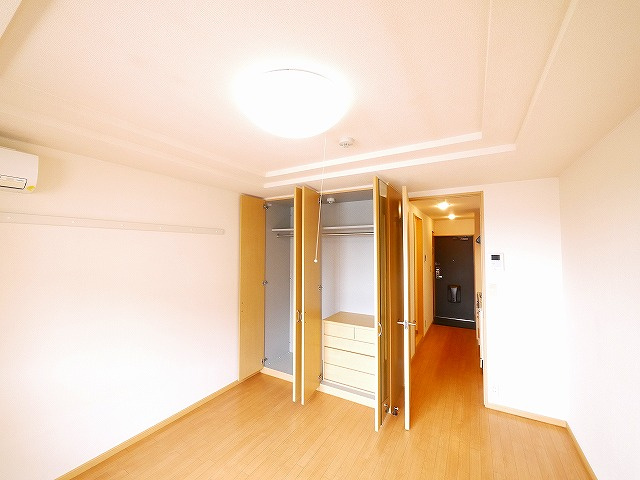フロント木津の寝室