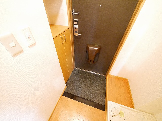 フロント木津の玄関