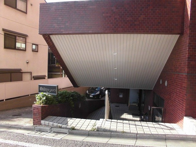 白山グリーンハイツのエントランス