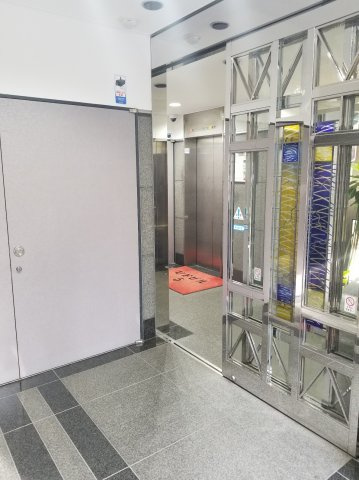 UFビル５のエントランス