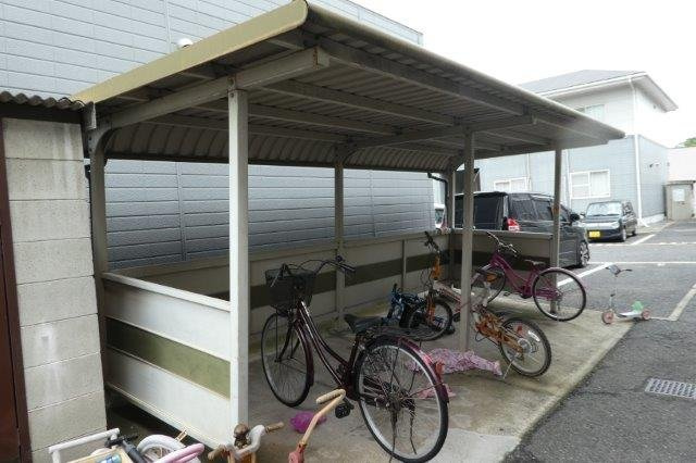 岡山市南区箕島のアパートのその他共用部分|自転車置き場