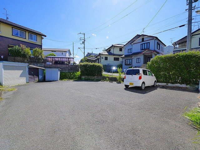 エステートピアヤマサキの駐車場|カースペースがあります