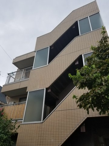 安永ビルの外観