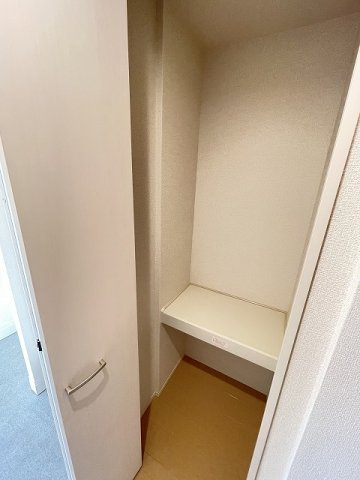【収納】 | プランタン | 玄関横にある収納スペースです☆シューズボックスに入りきらないブーツなどの収納に便利です♪