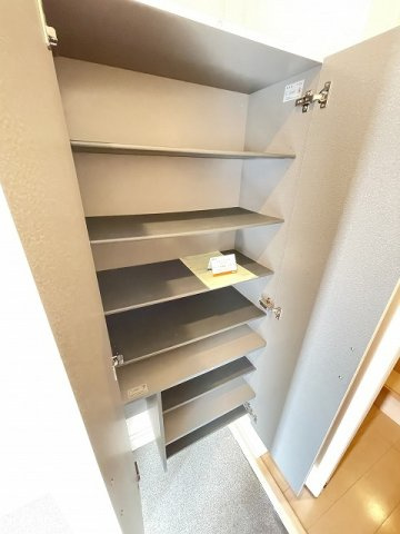 【玄関】 | プランタン | シューズボックス付きで玄関すっきり片付きます！お客様もスムーズにお出迎えできますね♪