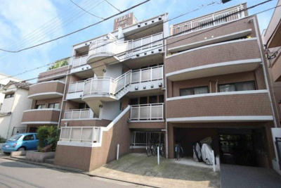 【外観】 | ビラフォレスト池上 | バルコニー・出窓が南向きにつき陽当り良好。暖かく気持ちの良いお部屋です。
