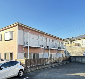 【外観】 | 小田急線「柿生」駅まで徒歩3分の2階建てアパート！ドラッグストア・コンビニ・スーパーなどが近くて生活に便利な住環境です♪