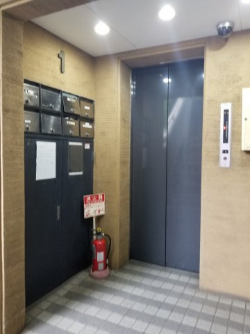 FSビルのエントランス