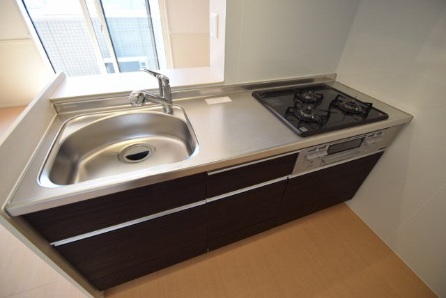 ディエゴ西船のキッチン|3口ガスコンロのシステムキッチン