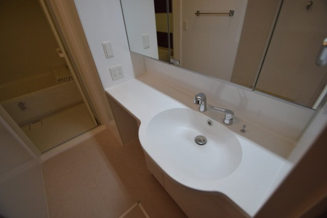 ディエゴ西船の洗面所|大きな洗面台です。