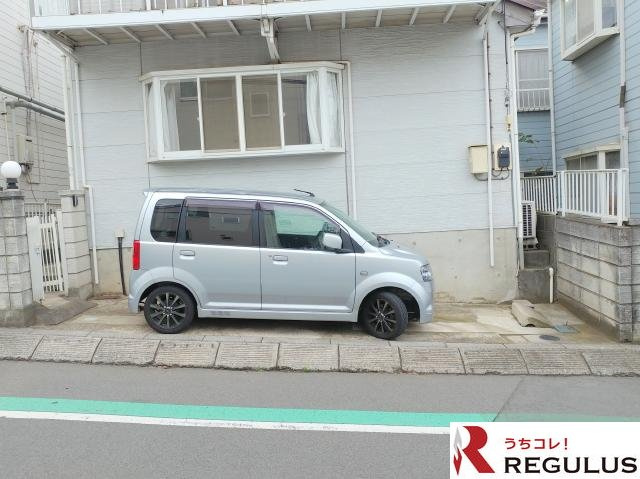 栗原貸家の駐車場