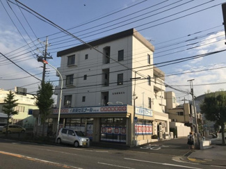 【外観】 | 東横線「元住吉」駅・南武線「武蔵新城」駅にアクセス可能な最寄りバス停まで徒歩2分！鉄筋コンクリートの4階建てマンションです♪
