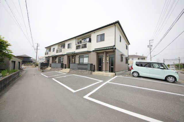 メイプルタウン小林の駐車場