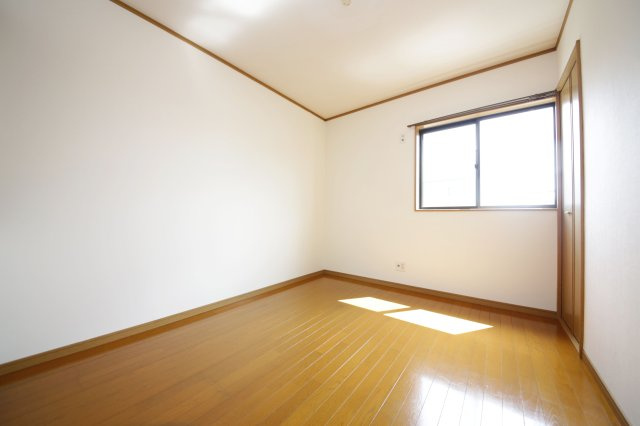 メイプルタウン小林の洋室