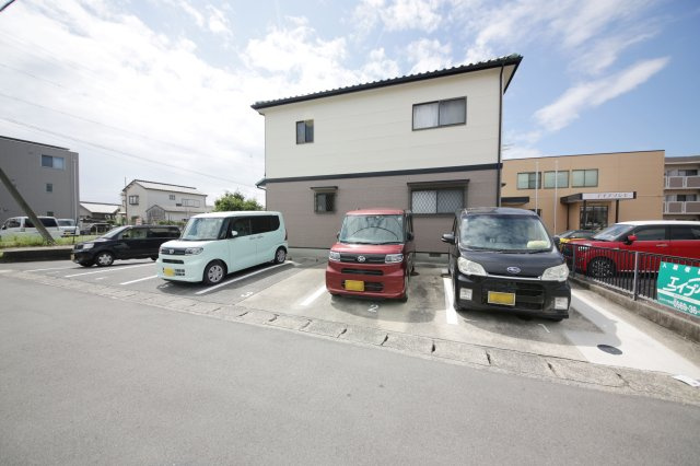 メイプルタウン小林の駐車場