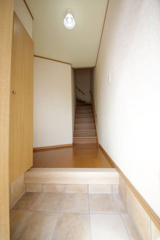 メイプルタウン小林の玄関