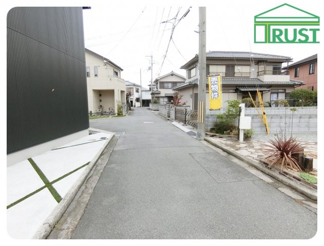 明石市大久保町西島 売土地の前面道路含む現地写真