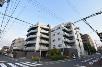 【外観】 | 角部屋につき廊下側も人通りが少なくプライバシーを保てます♪