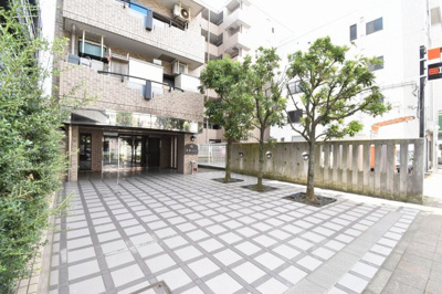 【エントランス】 | アール・ケープラザ三ツ沢 | 横浜市営地下鉄ブルーライン「三ツ沢下町」駅徒歩5分と好立地。