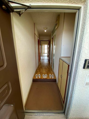 グランドハイツ本町の玄関