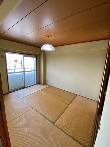 グランドハイツ本町の和室