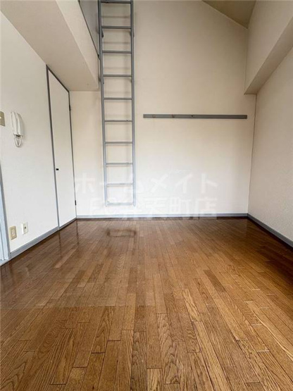 【居間・リビング】 | こちらの居間で趣味の時間をお楽しみください