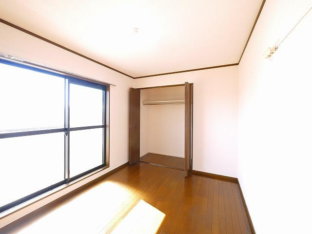 ルミエール二階堂の洋室|南向きで明るい洋室です